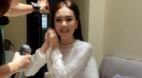 'Co gai thoi tiet' Mai Ngoc lam le dam ngo hinh anh