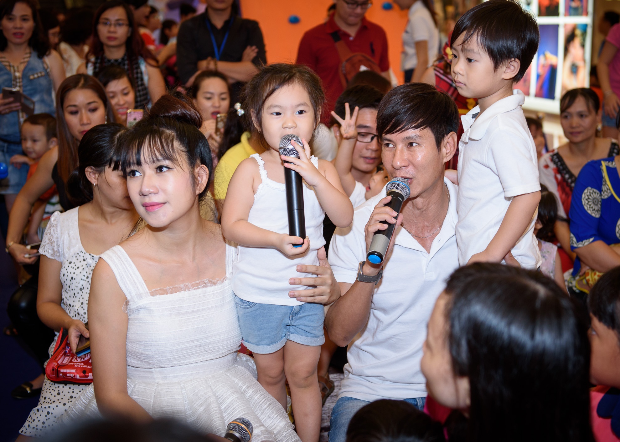 Vợ Lý Hải lấy lại vóc dáng sau khi sinh ảnh 1 Vo Ly Hai lay lai voc dang sau khi sinh anh 1