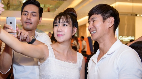 Vo Ly Hai di su kien sau 13 ngay sinh con thu 4 hinh anh