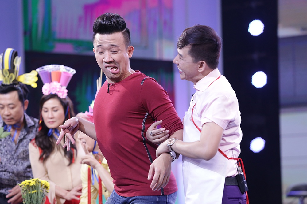 Tap 3 Bi mat dem chu nhat anh 9