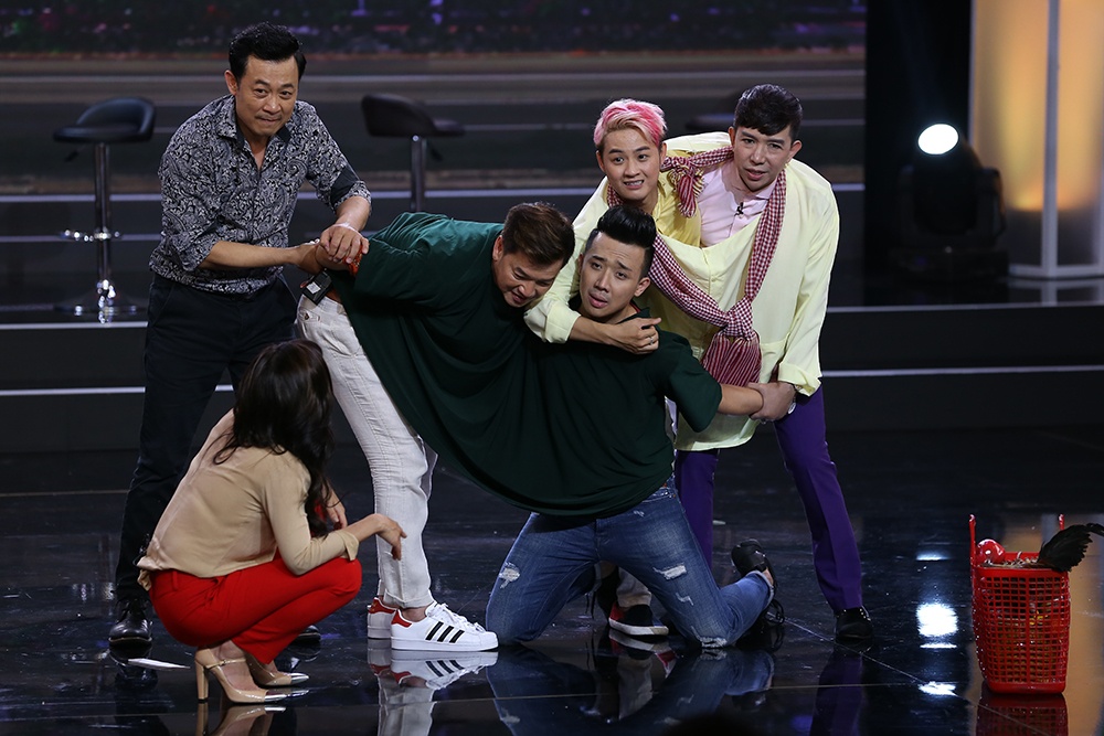 Tap 3 Bi mat dem chu nhat anh 3