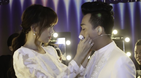 Hari Won cham soc Tran Thanh bi benh o hau truong hinh anh