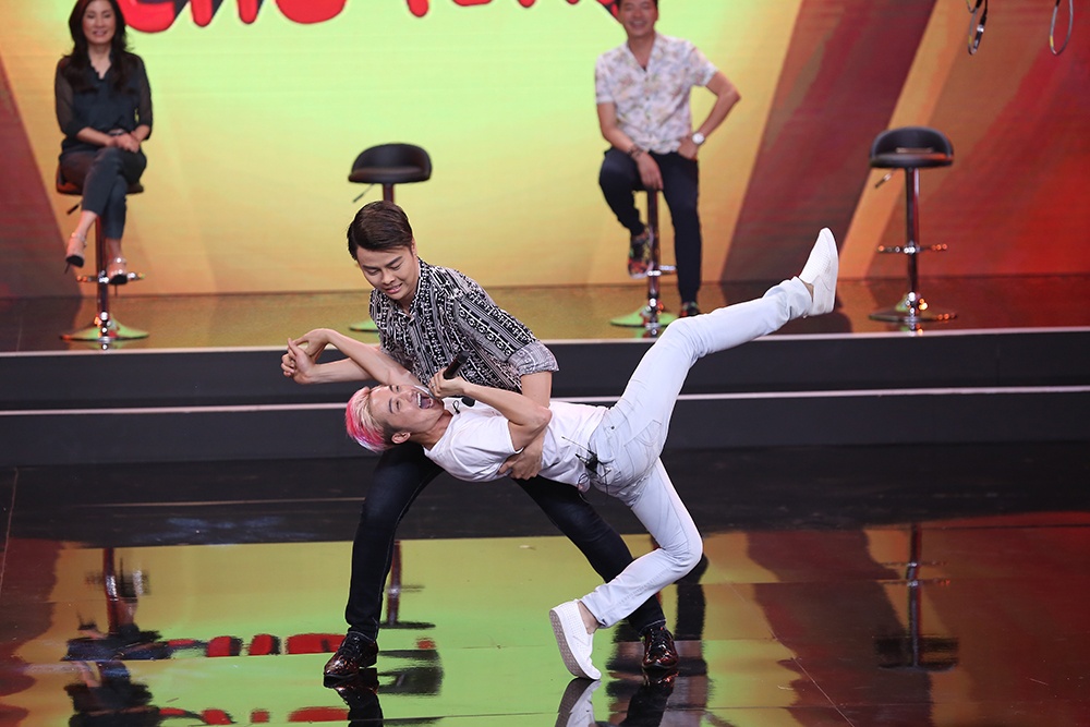 Tap 4 Bi mat dem chu nhat anh 6