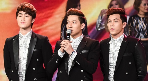 Nhom nhac dien trai gay tranh cai khi bi loai o X Factor hinh anh