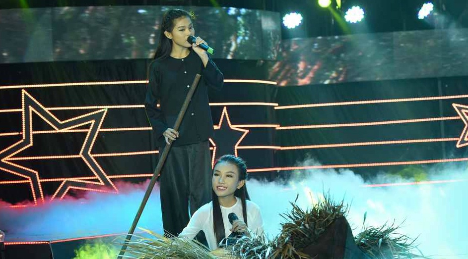 Con gai nuoi Phi Nhung gay tiec nuoi vi hat it hinh anh