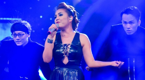Co gai Philippines toa sang o dem nhac dien tu hinh anh