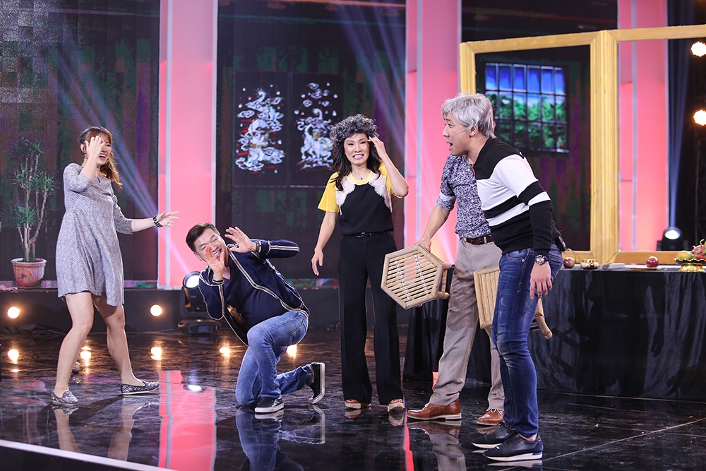 Tap 5 Bi mat dem chu nhat anh 8