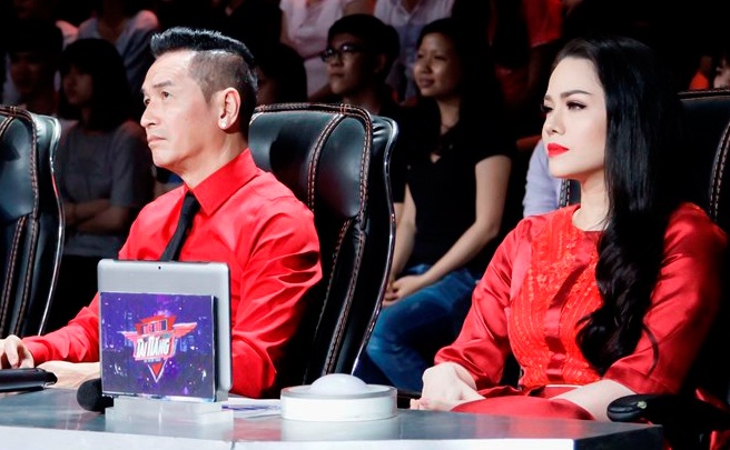 Nhat Kim Anh bat hoa voi Nguyen Hung hinh anh