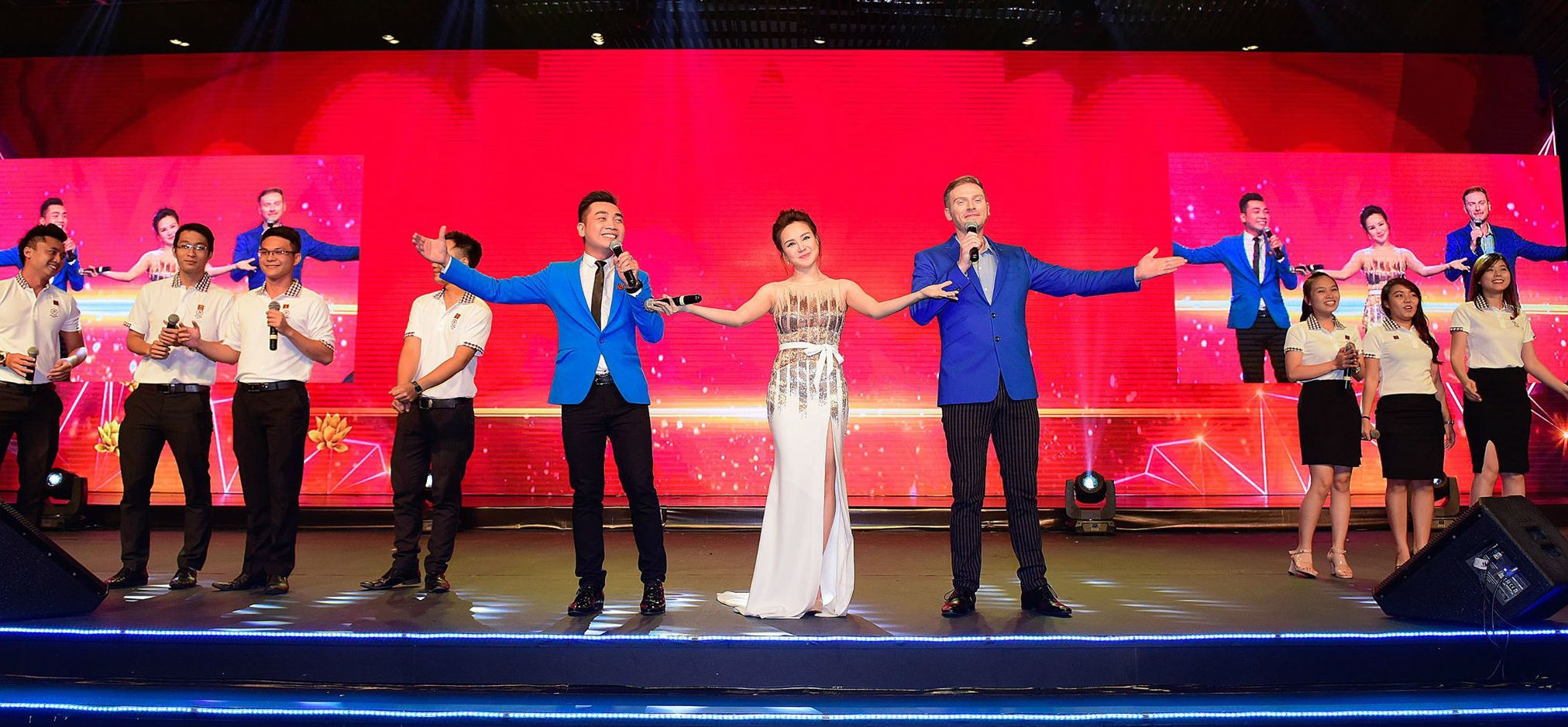 Vy Oanh ca hat tro lai sau sinh anh 4