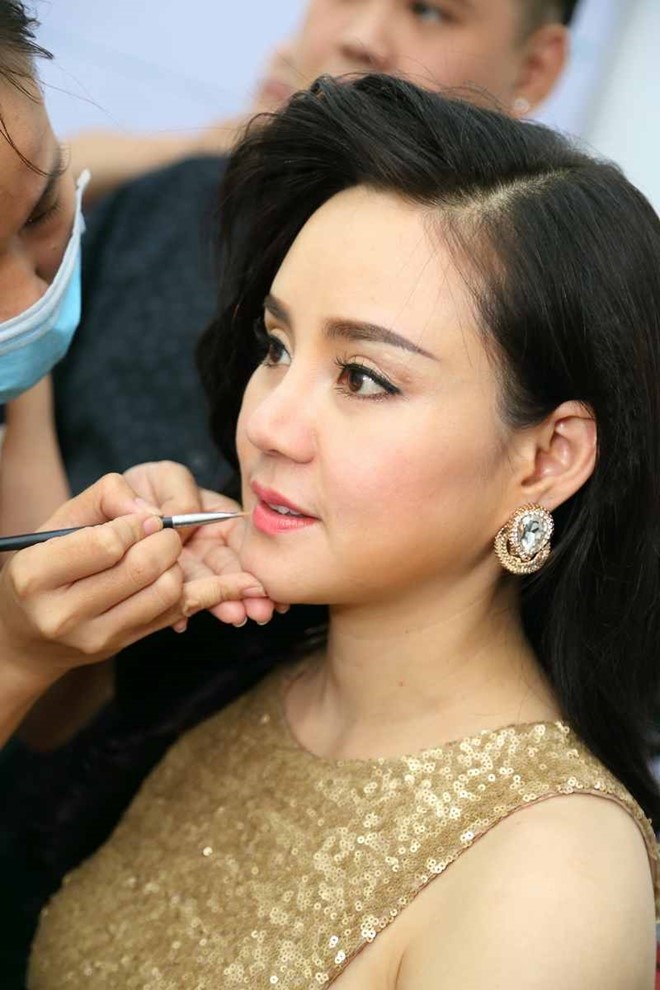 Vy Oanh to cao Hari Won anh 1