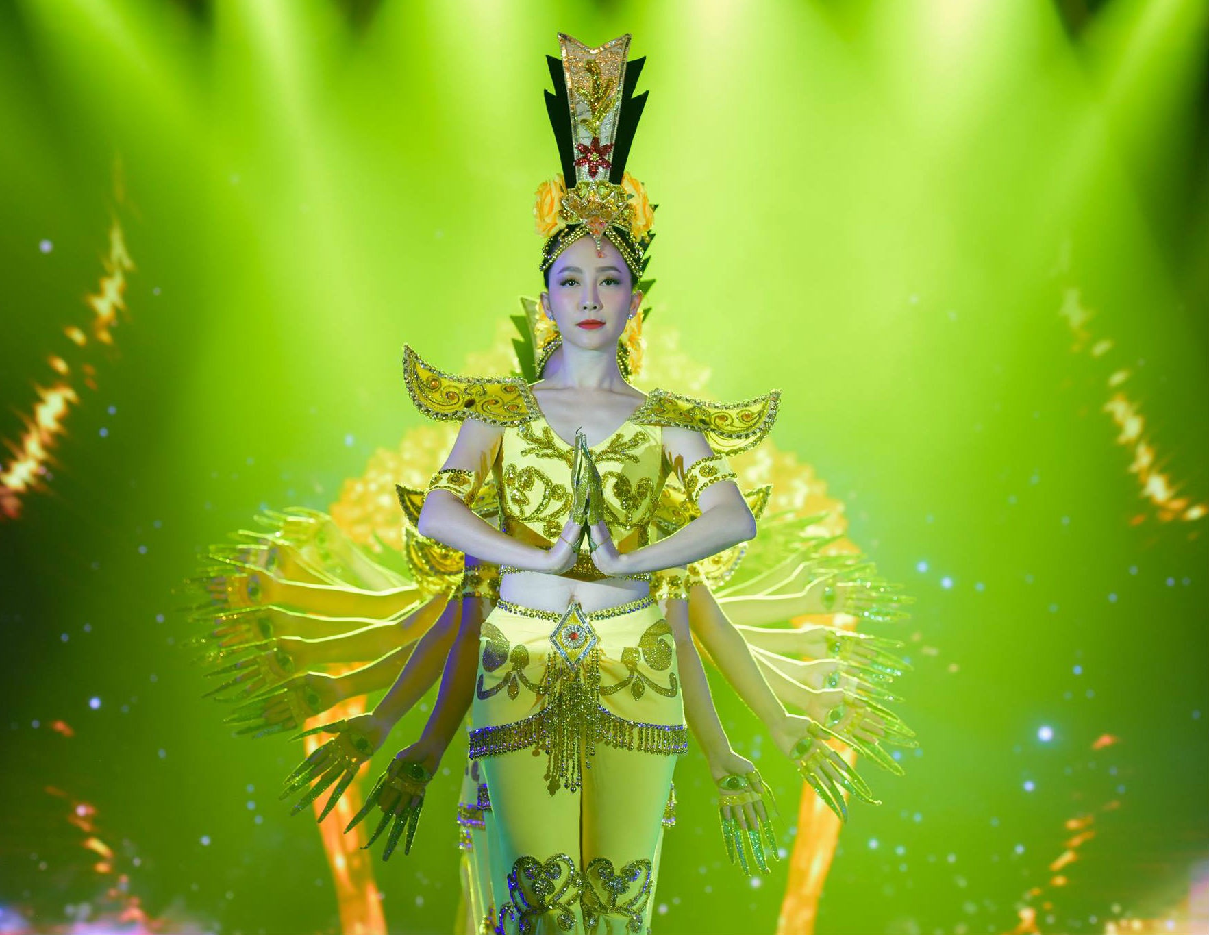 Vy Oanh ca hat tro lai sau sinh anh 8