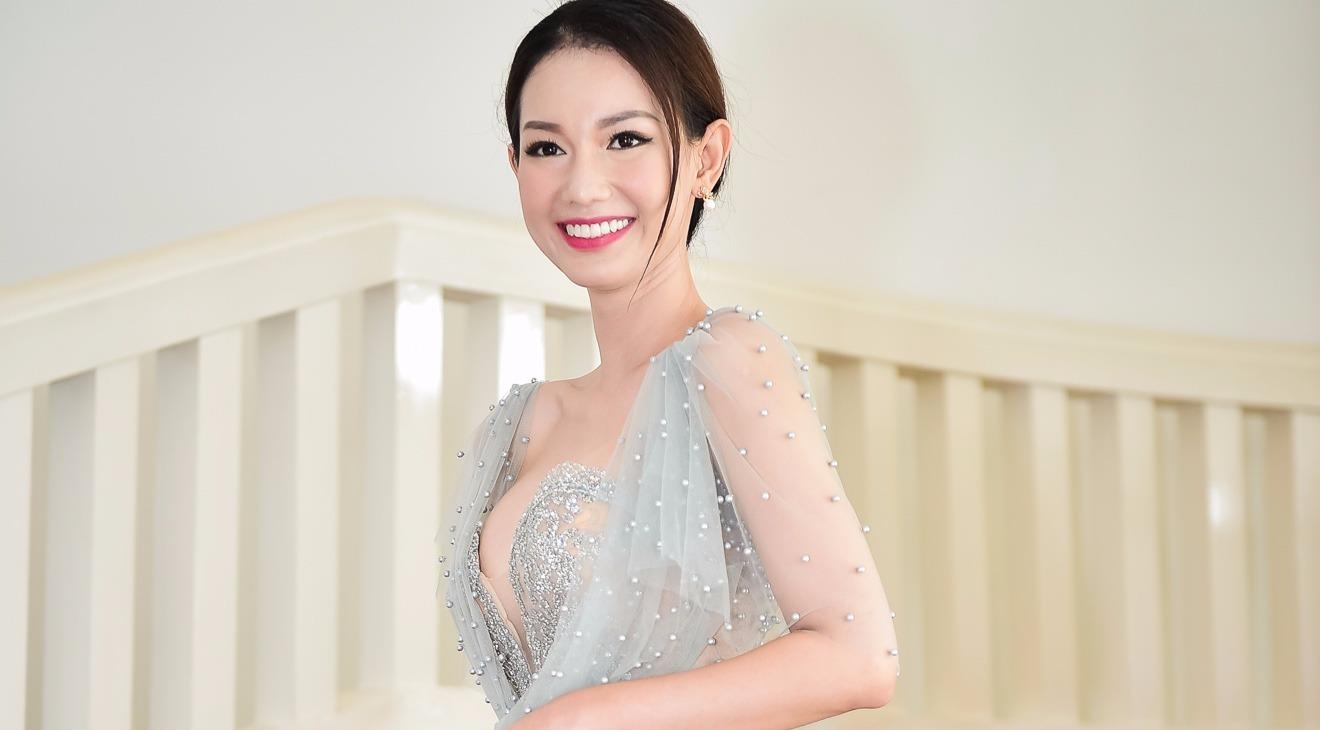 MC Quynh Chi mac ho henh khi ra mat gameshow hinh anh