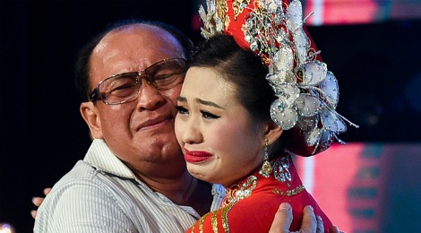 Dien vien hai Duy Phuong tranh cham mat vo cu Le Giang hinh anh