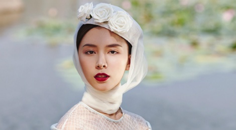 Duong Truong Thien Ly dep hut hon trong bo anh moi hinh anh