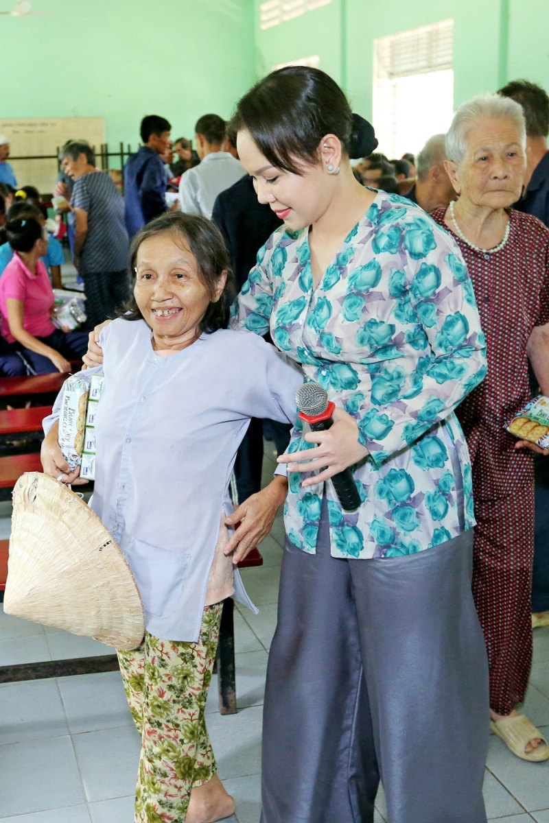 Viet Huong lam tu thien anh 4