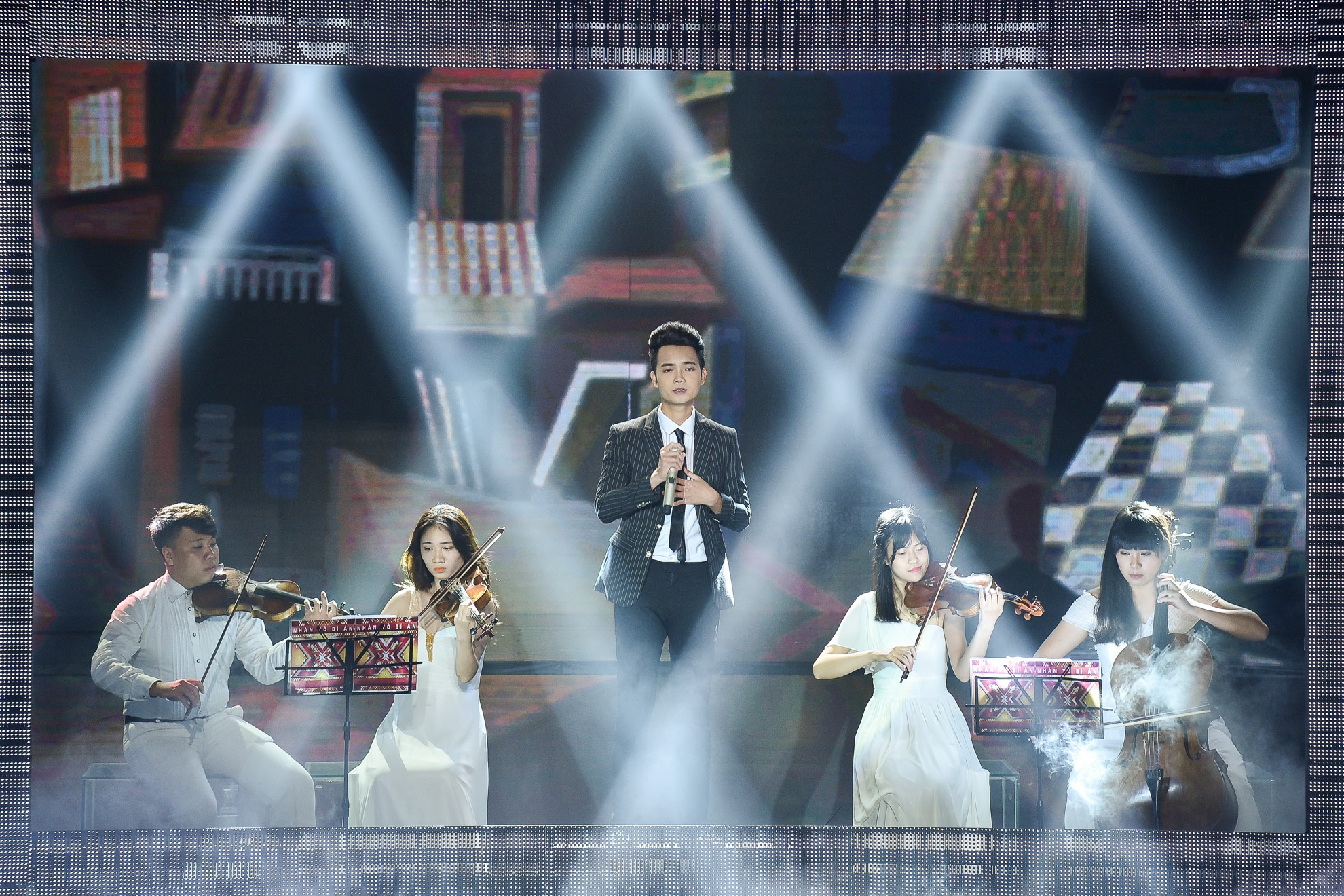 Dem ban ket X Factor anh 8