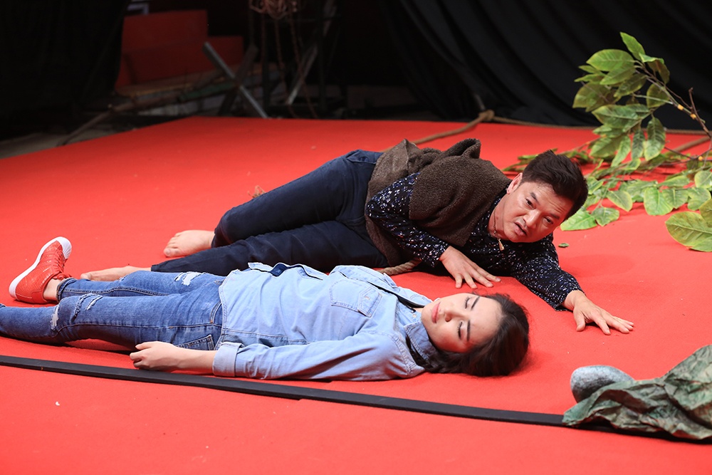 Tap 7 Bi mat dem chu nhat anh 9