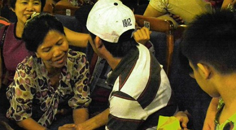 Cau chuyen cam dong trong live show cua Hoai Linh o Da Nang hinh anh