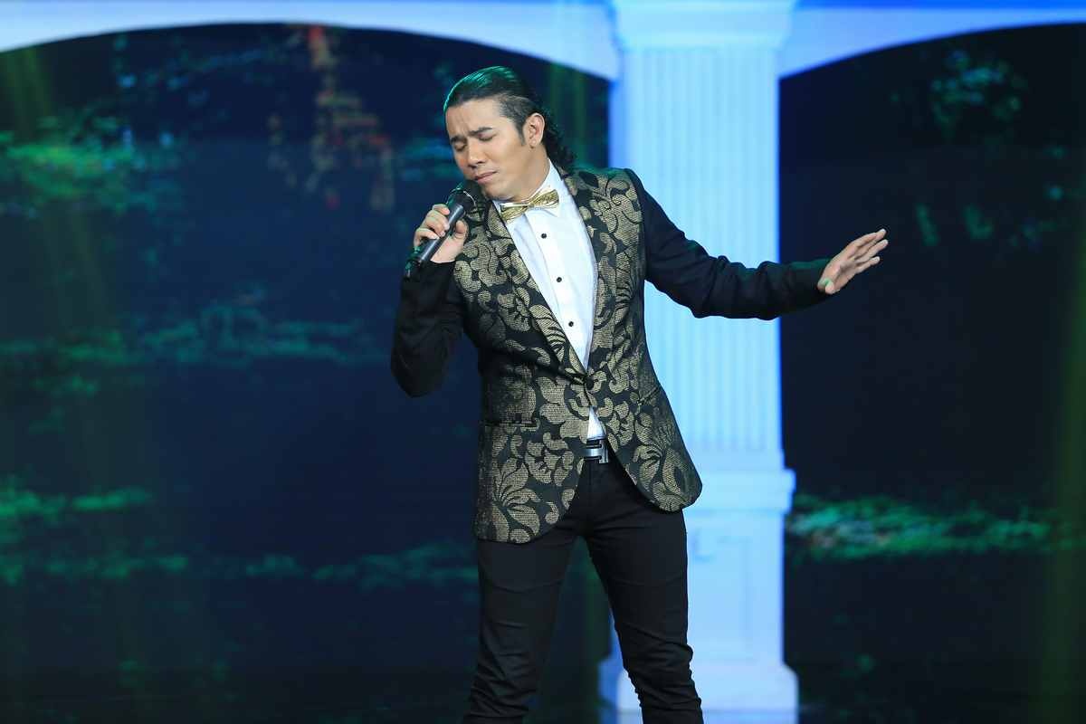 Tinh khuc vuot thoi gian thang 8 anh 9