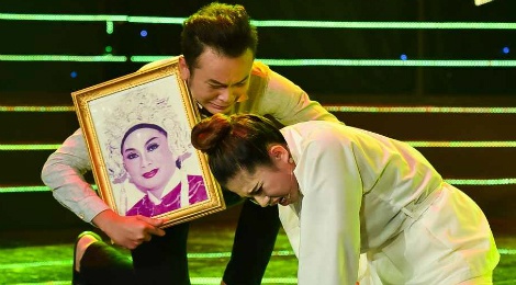 Binh Tinh ke chuyen cha va anh mat, me vao chua song hinh anh