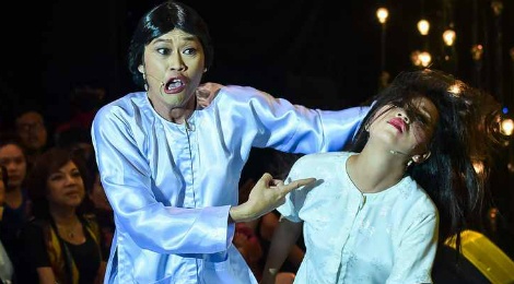 Hoai Linh xot xa khi tum toc, tat vao mat chau ruot Vu Linh hinh anh