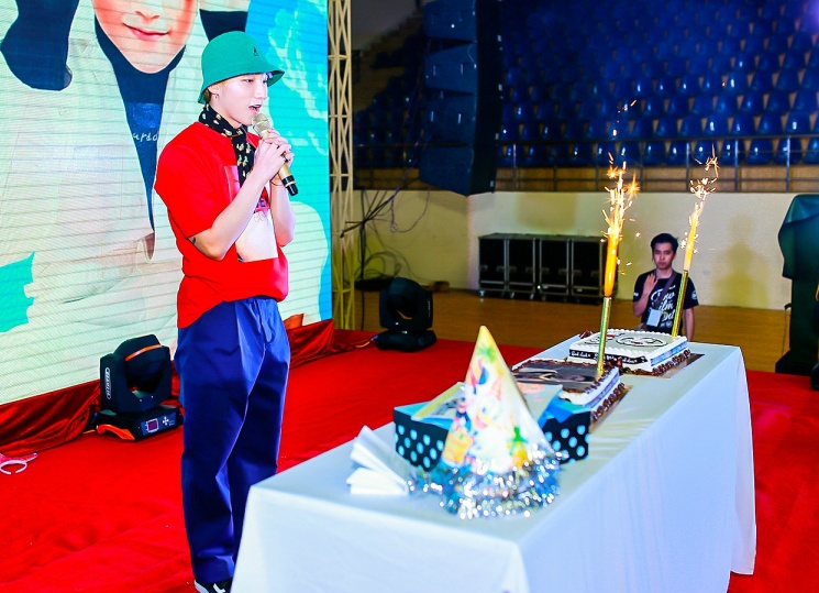 Son Tung MTP to chuc sinh nhat anh 3