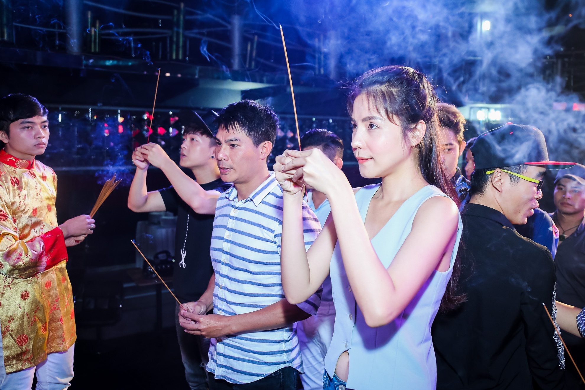 Đàm Vĩnh Hưng giỗ Tổ ở sân khấu ảnh 6 Dam Vinh Hung gio To o san khau anh 6