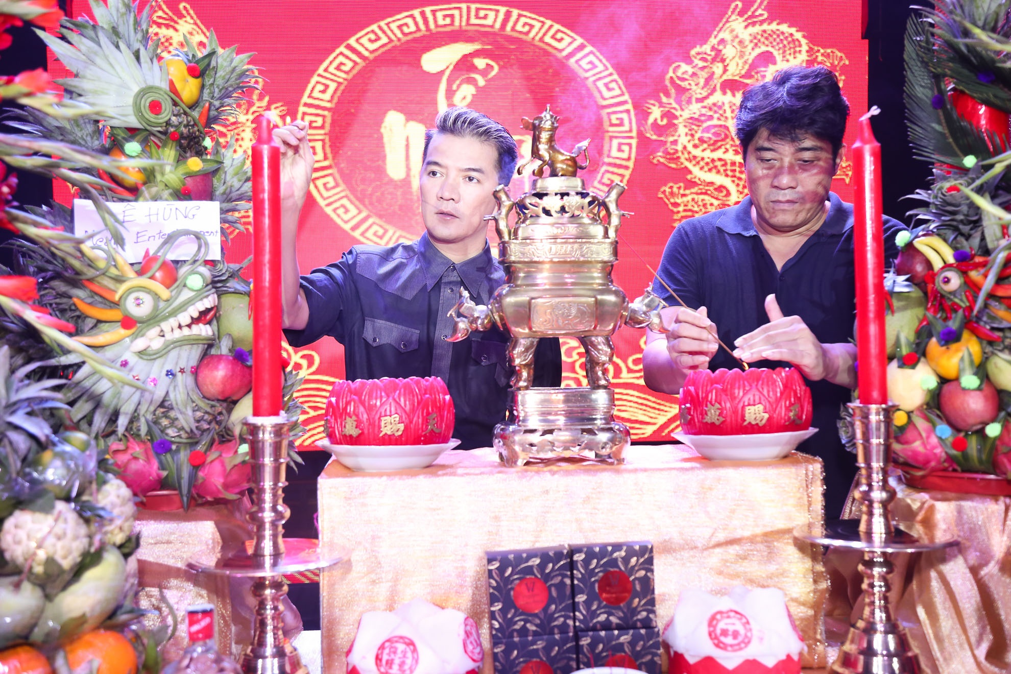 Đàm Vĩnh Hưng giỗ Tổ ở sân khấu ảnh 1 Dam Vinh Hung gio To o san khau anh 1