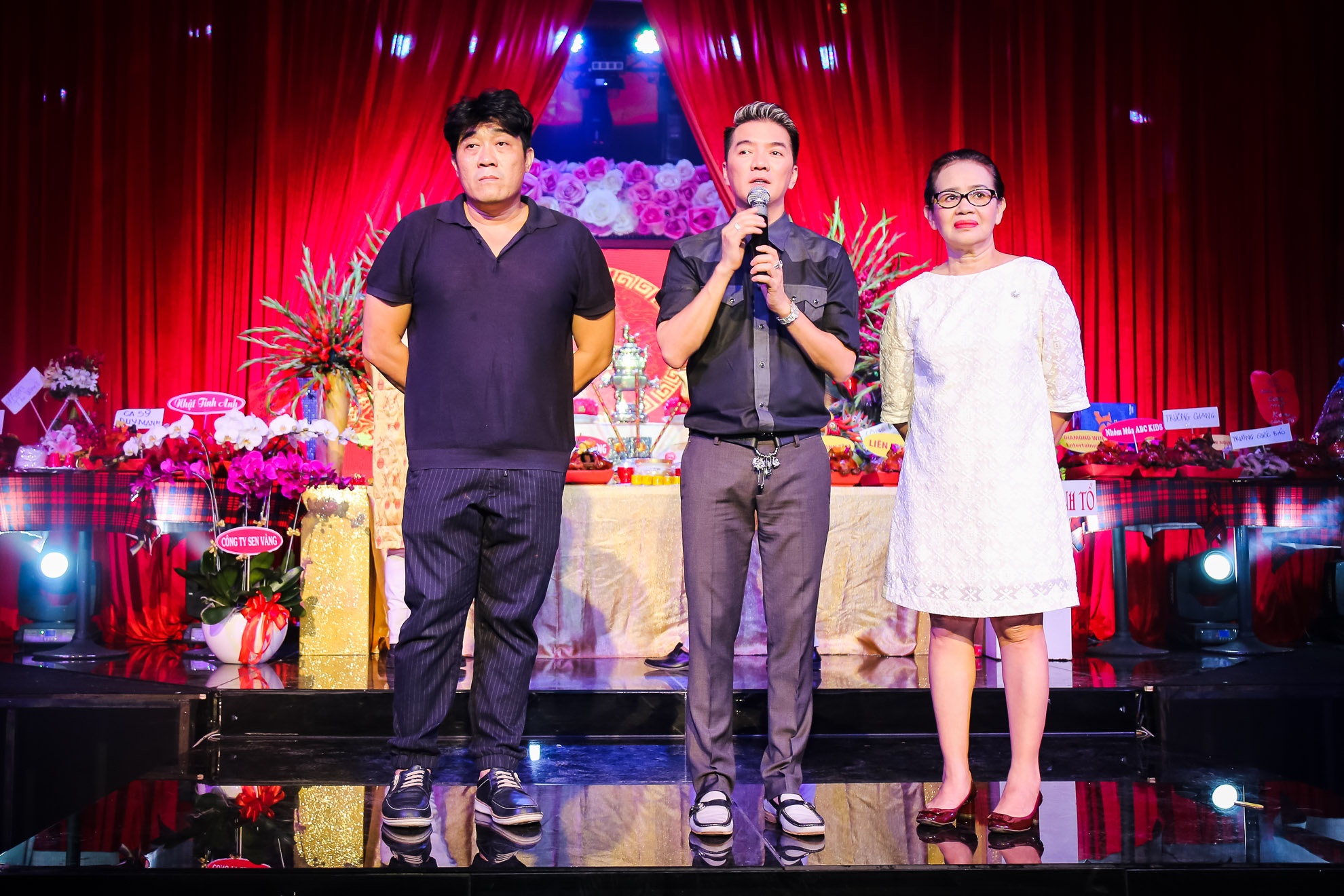 Đàm Vĩnh Hưng giỗ Tổ ở sân khấu ảnh 3 Dam Vinh Hung gio To o san khau anh 3