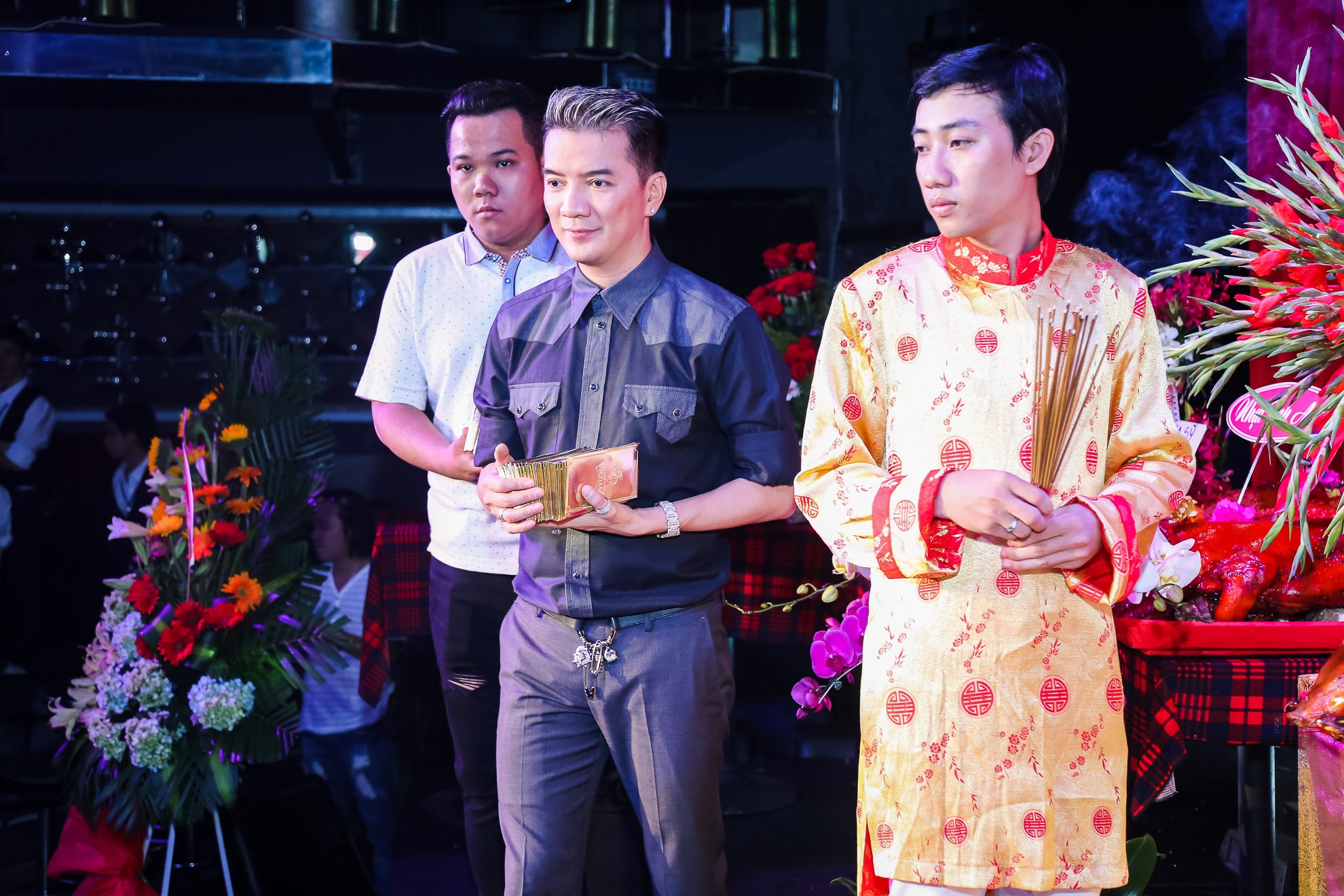 Đàm Vĩnh Hưng giỗ Tổ ở sân khấu ảnh 5 Dam Vinh Hung gio To o san khau anh 5