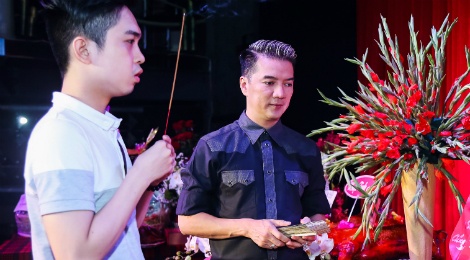 Dam Vinh Hung lan dau chu tri le gio To o san khau hinh anh