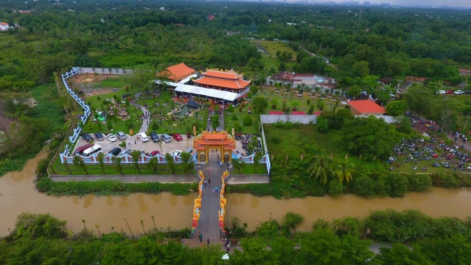 Nhà thờ Tổ của Hoài Linh ảnh 6 Nha tho To cua Hoai Linh anh 6