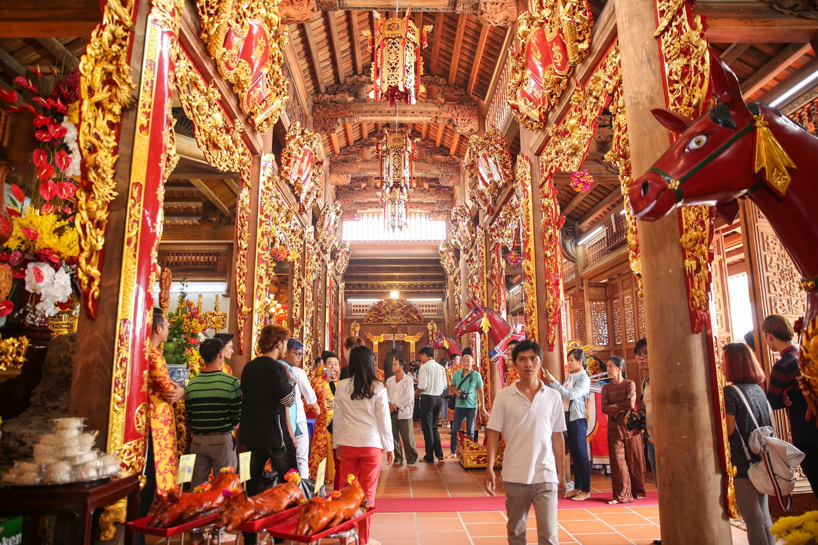 Nhà thờ Tổ của Hoài Linh ảnh 8 Nha tho To cua Hoai Linh anh 8