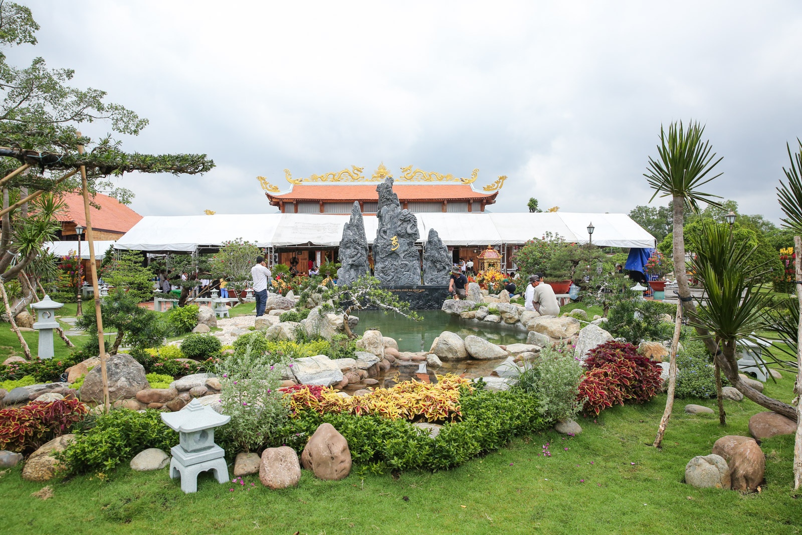 Nhà thờ Tổ của Hoài Linh ảnh 4 Nha tho To cua Hoai Linh anh 4