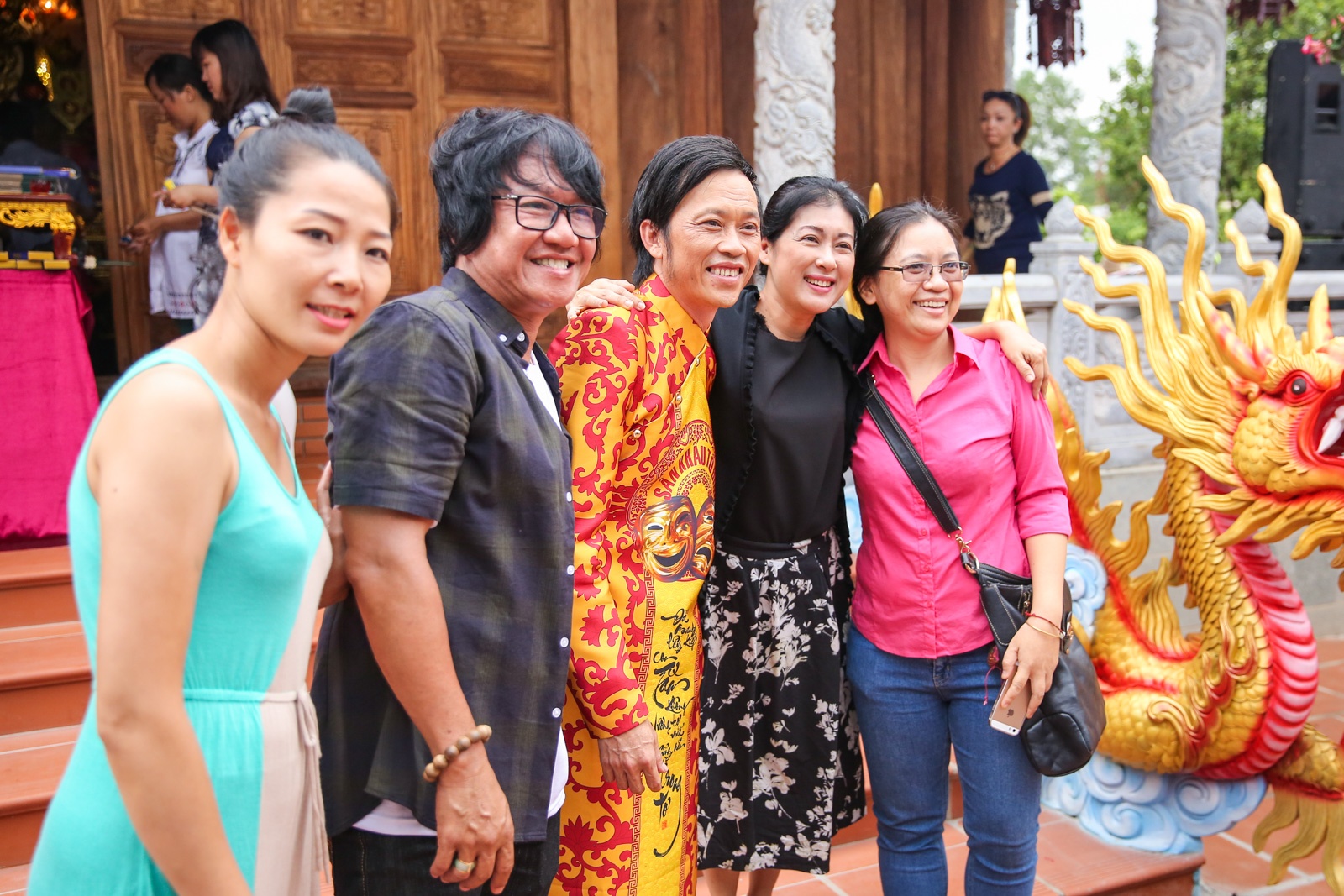 Nhà thờ Tổ của Hoài Linh ảnh 11 Nha tho To cua Hoai Linh anh 11