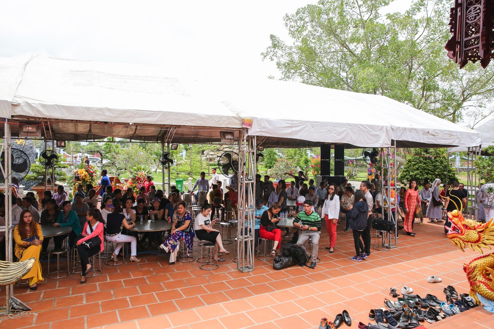 Nhà thờ Tổ của Hoài Linh ảnh 10 Nha tho To cua Hoai Linh anh 10