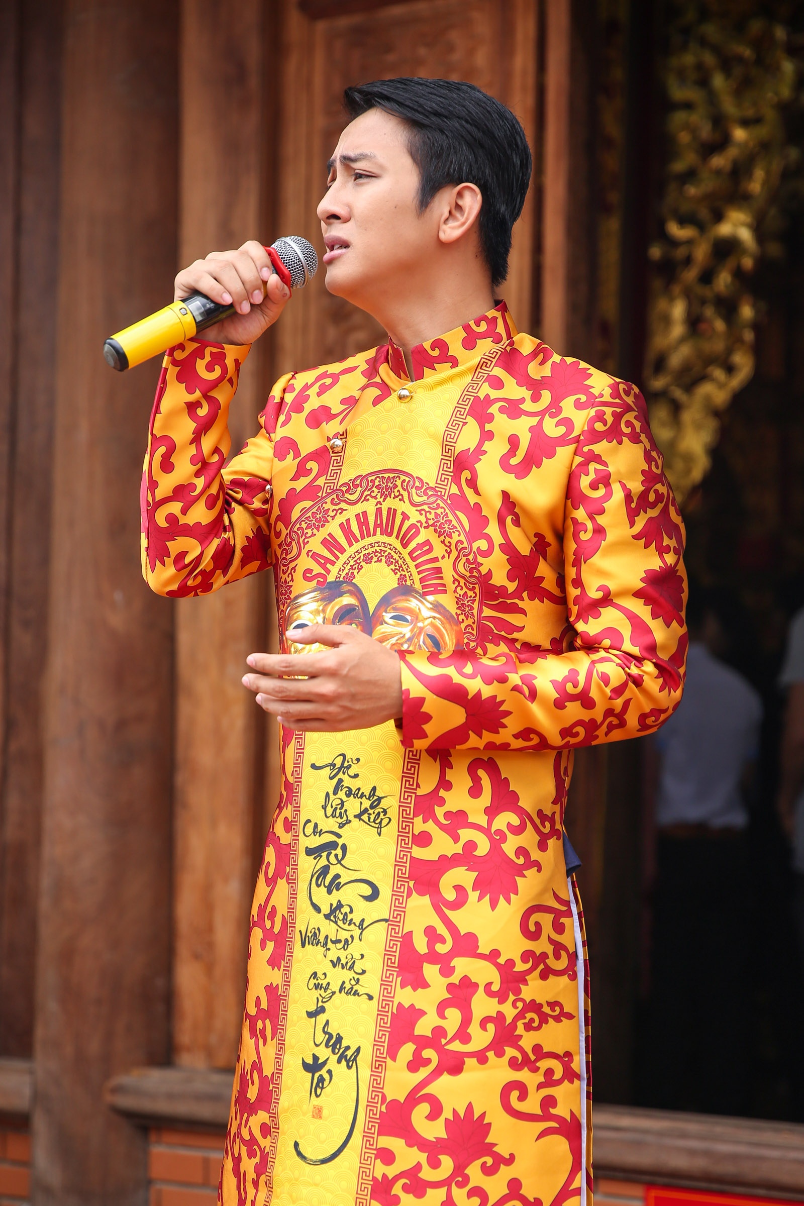 Den tho To cua Hoai Linh anh 11