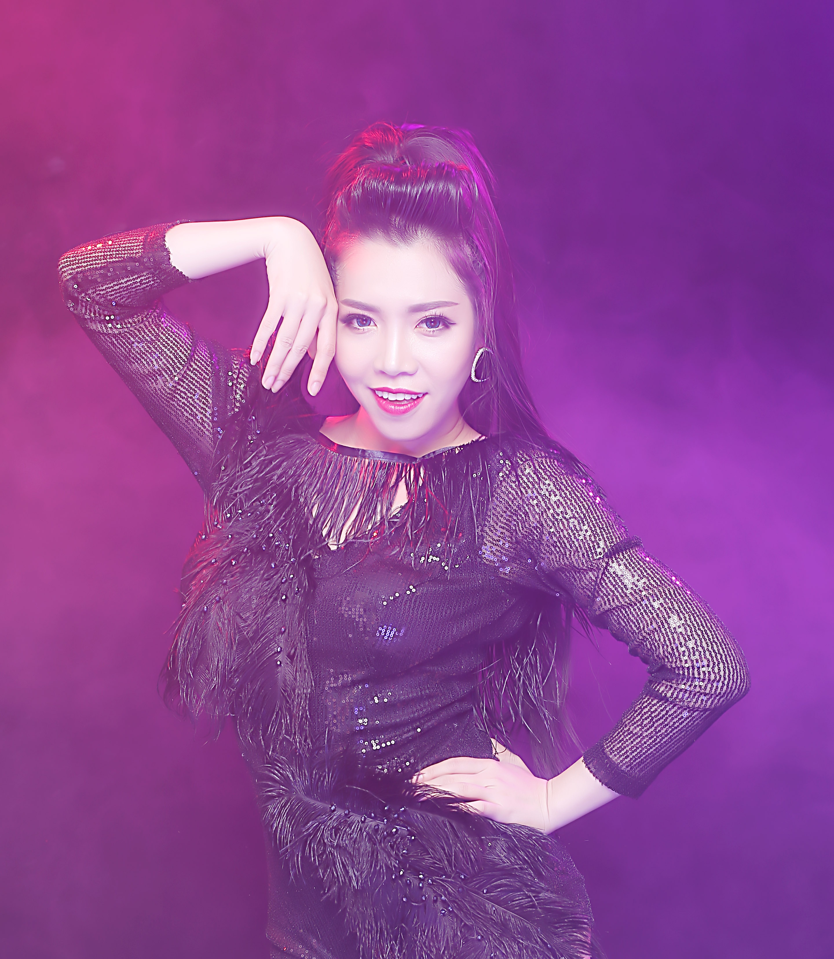 Minh Trang Lyly thuc hien live show anh 1