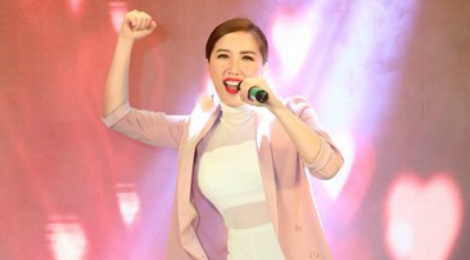 Bao Thy nhay sung trong dem nhac trung thu hinh anh