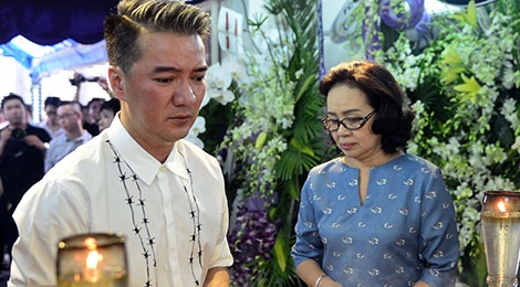 Dam Vinh Hung, Thu Phuong khoc nuc no khi vieng Minh Thuan hinh anh