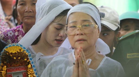 Que Tran khoc nuc no trong le an tang NSND Thanh Tong hinh anh