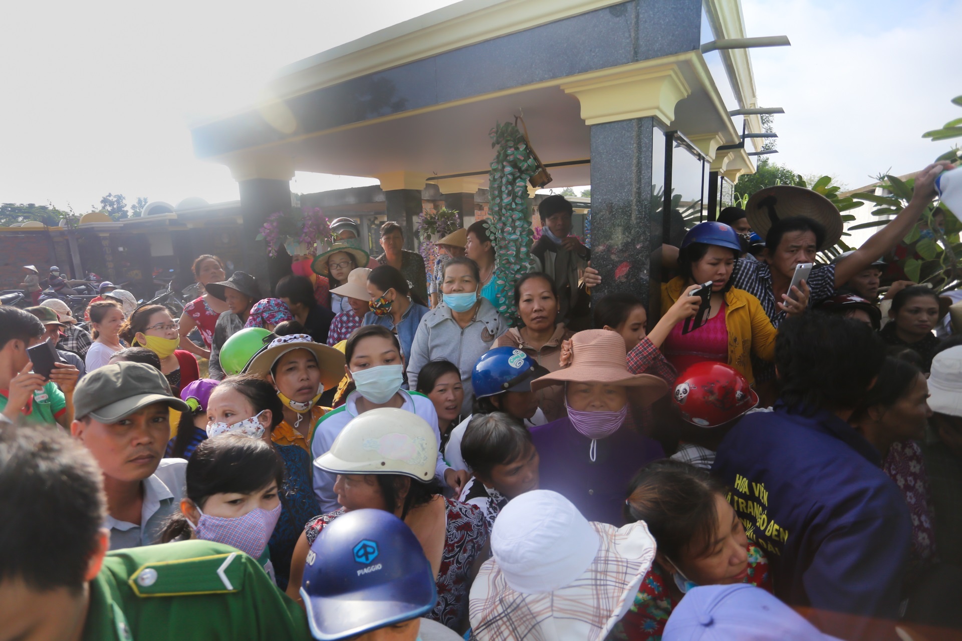 Thanh Loc buc xuc voi dam dong gay roi o tang le Thanh Tong hinh anh