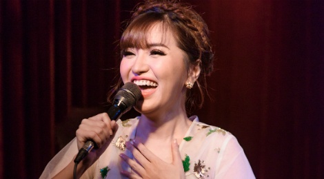 Bich Phuong ke chuyen hat hit Tien Cookie, xay nha cho bo me hinh anh