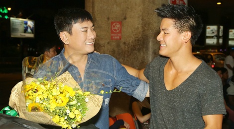 Hoang Phuc moi dien vien dong phim Thanh Long ve Viet Nam hinh anh