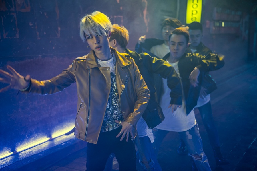 Uni5 phat hanh MV thu 2 anh 1