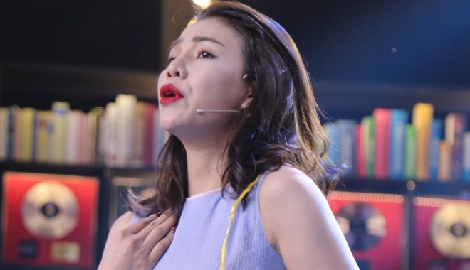 Tra Ngoc Hang - Khi nguoi dan ong khoc hinh anh