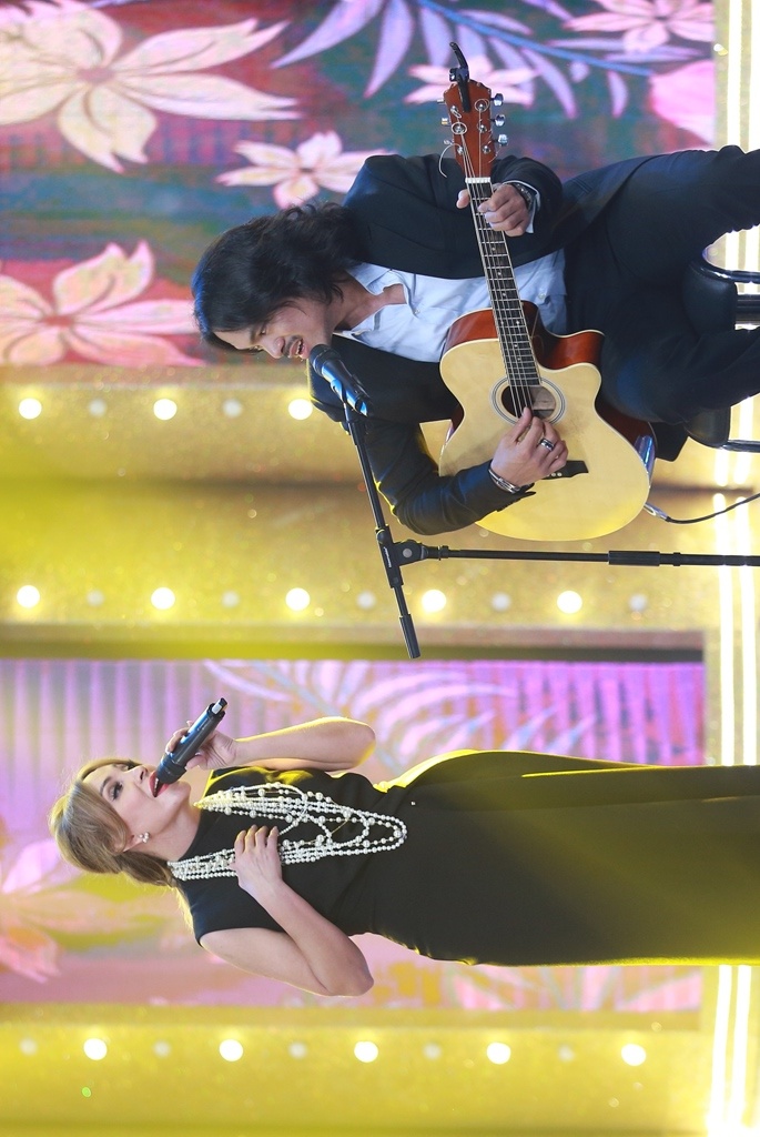 Tap 5 Ca si giau mat anh 5