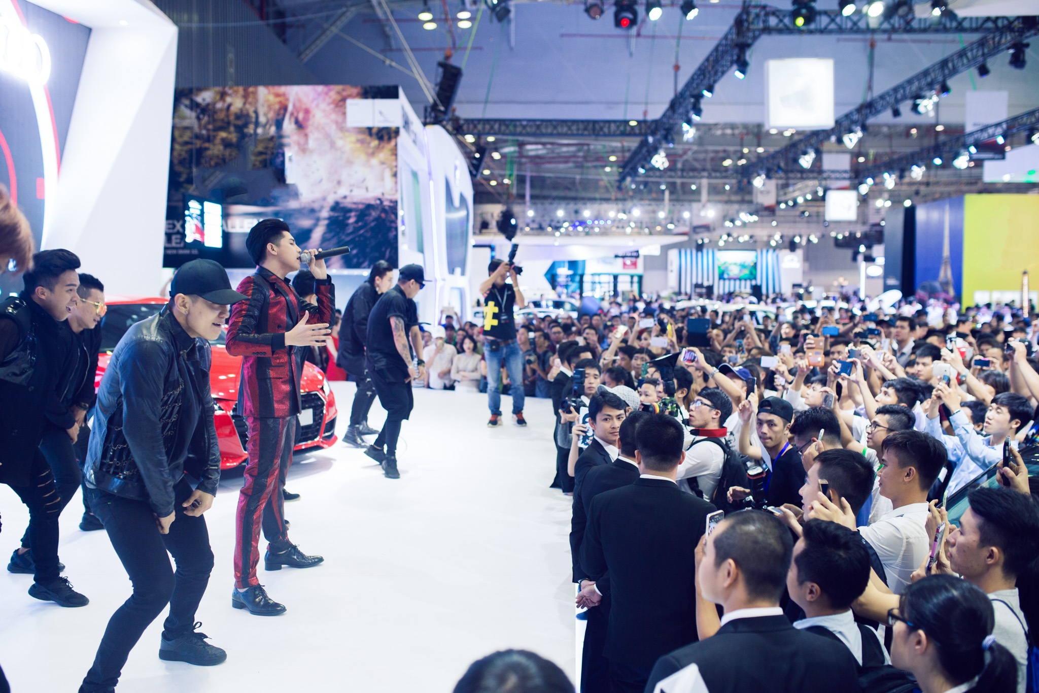 Noo Phuoc Thinh than mat A hau Tu Anh anh 3