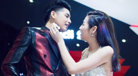 Noo Phuoc Thinh tinh tu voi A hau Tu Anh o su kien hinh anh