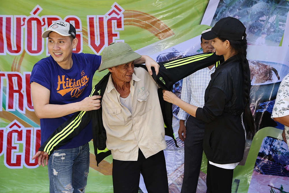 Nguyen Vu lam tu thien o vung lu lut anh 5